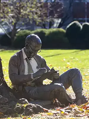 Hofstra statue